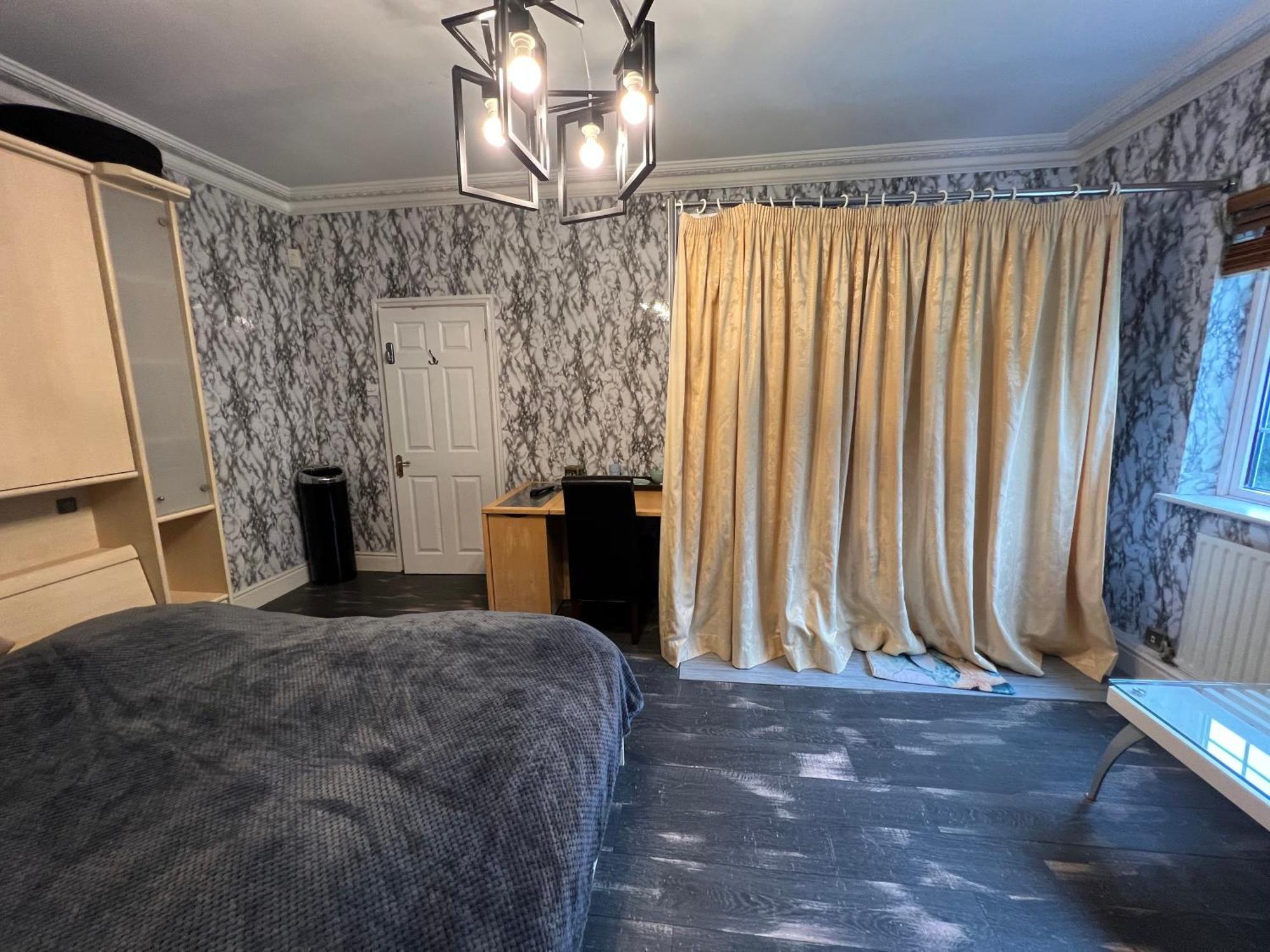 The Caduceus- Residence Chertsey Buitenkant foto